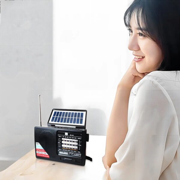 Bocina Bluetooth con Panel Solar Radio FM AM, USB, MicroSD y Lampara Camping