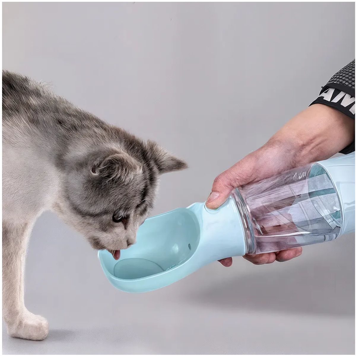 Botella Portátil 3 en 1 para Perros Agua Fresca, Plato Plegable y Porta Bolsas Ideal para Paseos y Viajes
